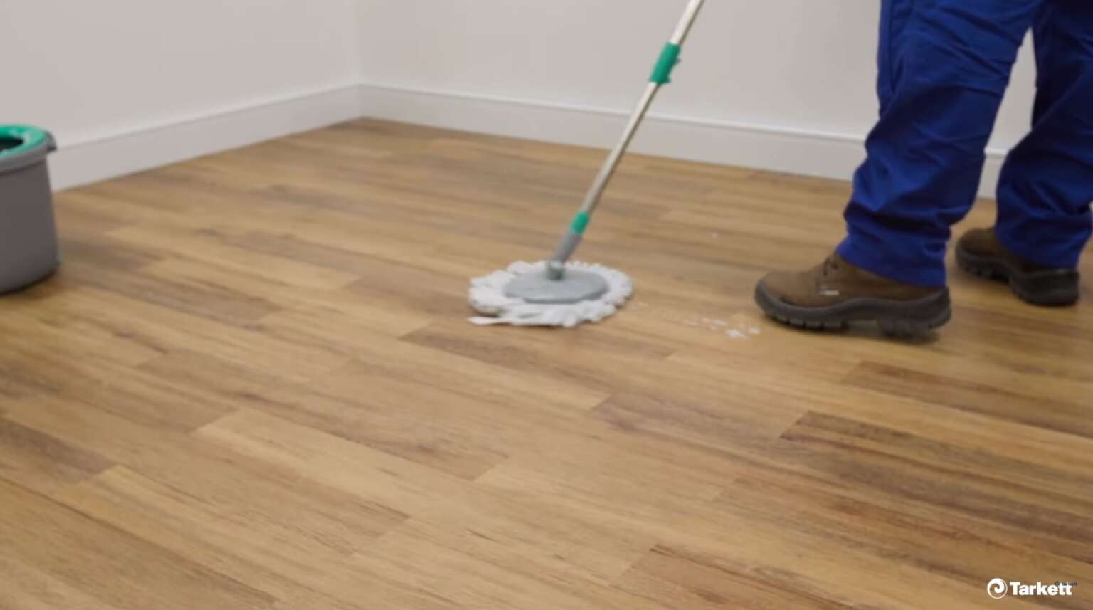 Como limpar piso vinílico colado e clicado? - Blog Tarkett