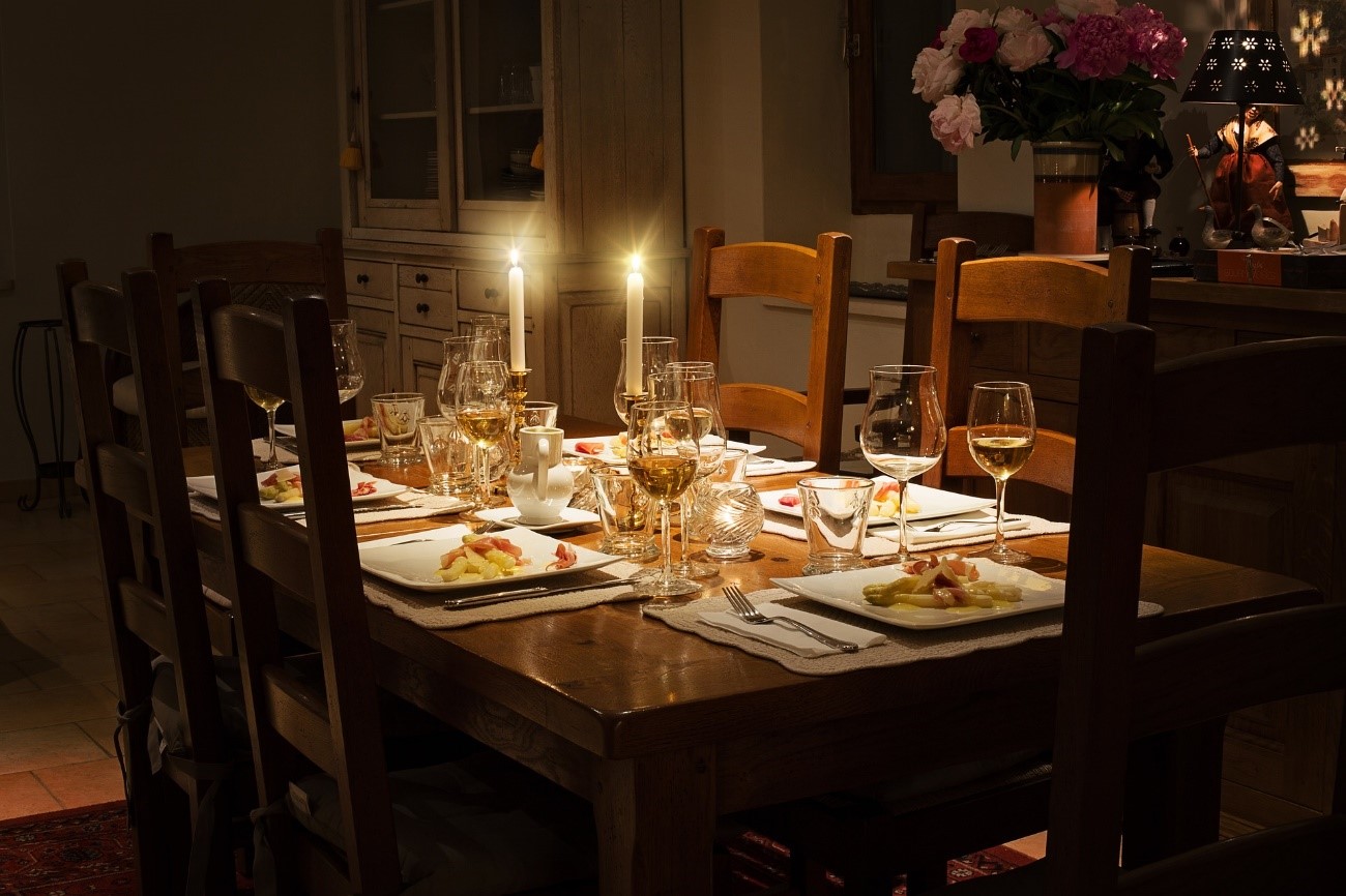 Mesa de jantar com decoração de natal