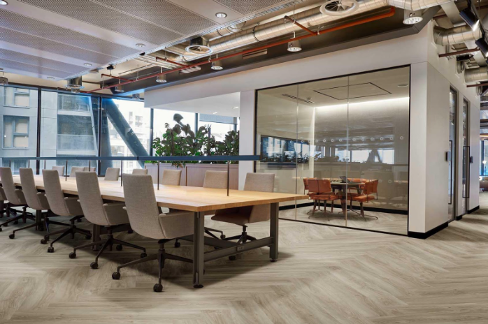 Tarkett amplia possibilidades de design em escritórios com lançamento da iD Square.