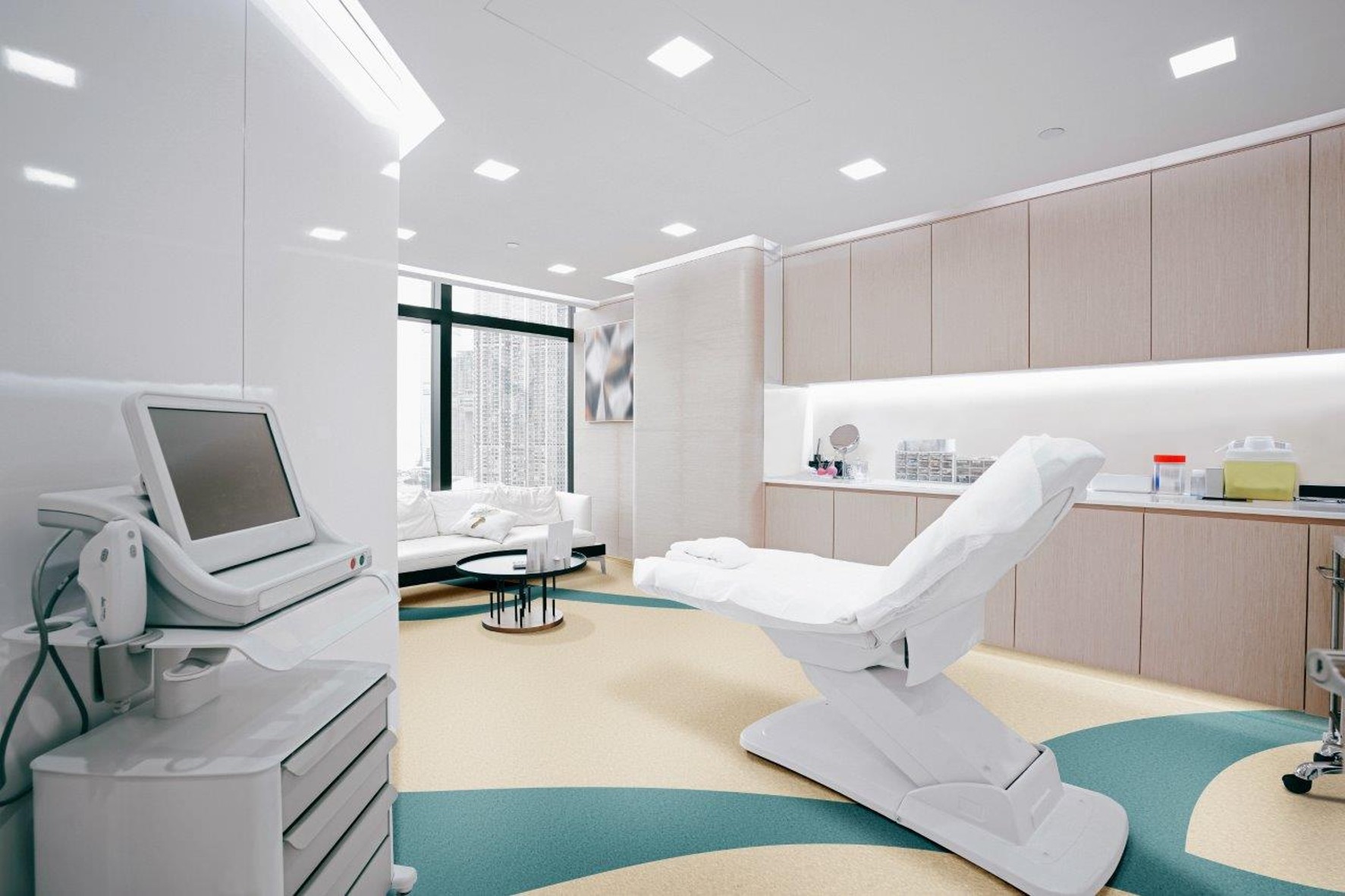 Ambiente hospitalar revestido com pisos da linha iQ Granit